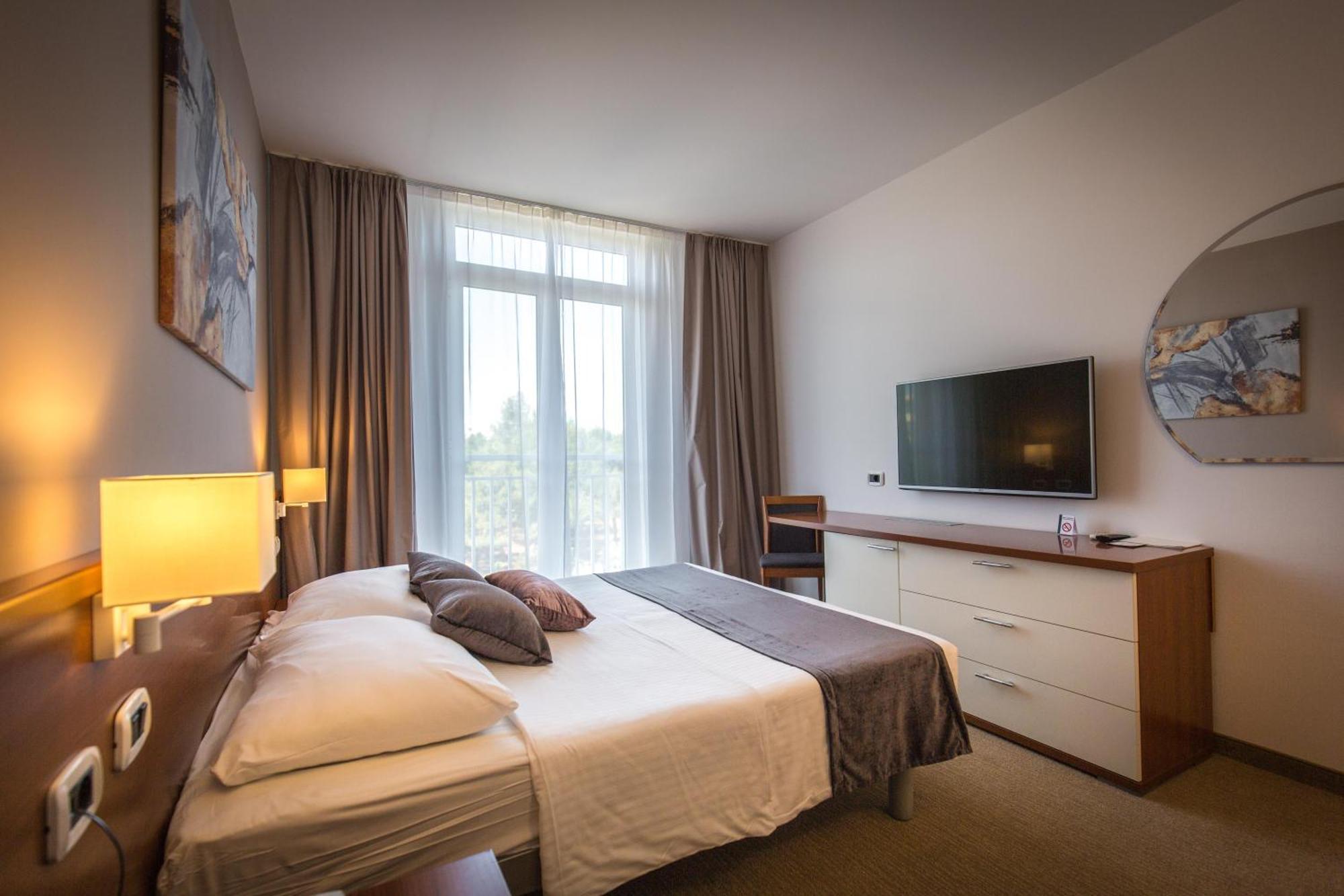 Double Room,1566918788:JPEG